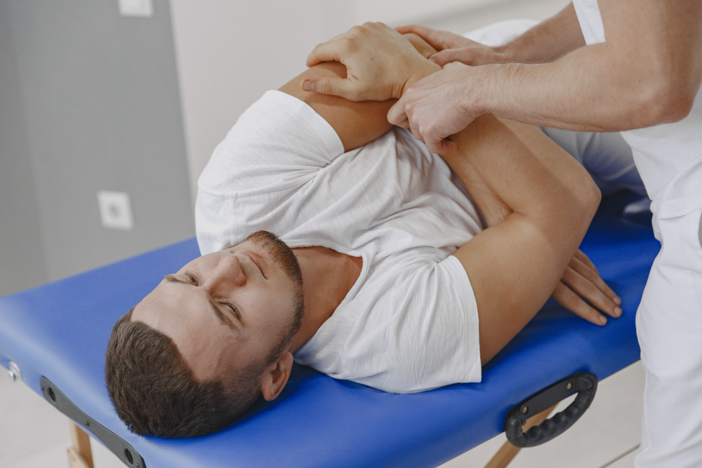 Manual therapy for joint pain and mobility support